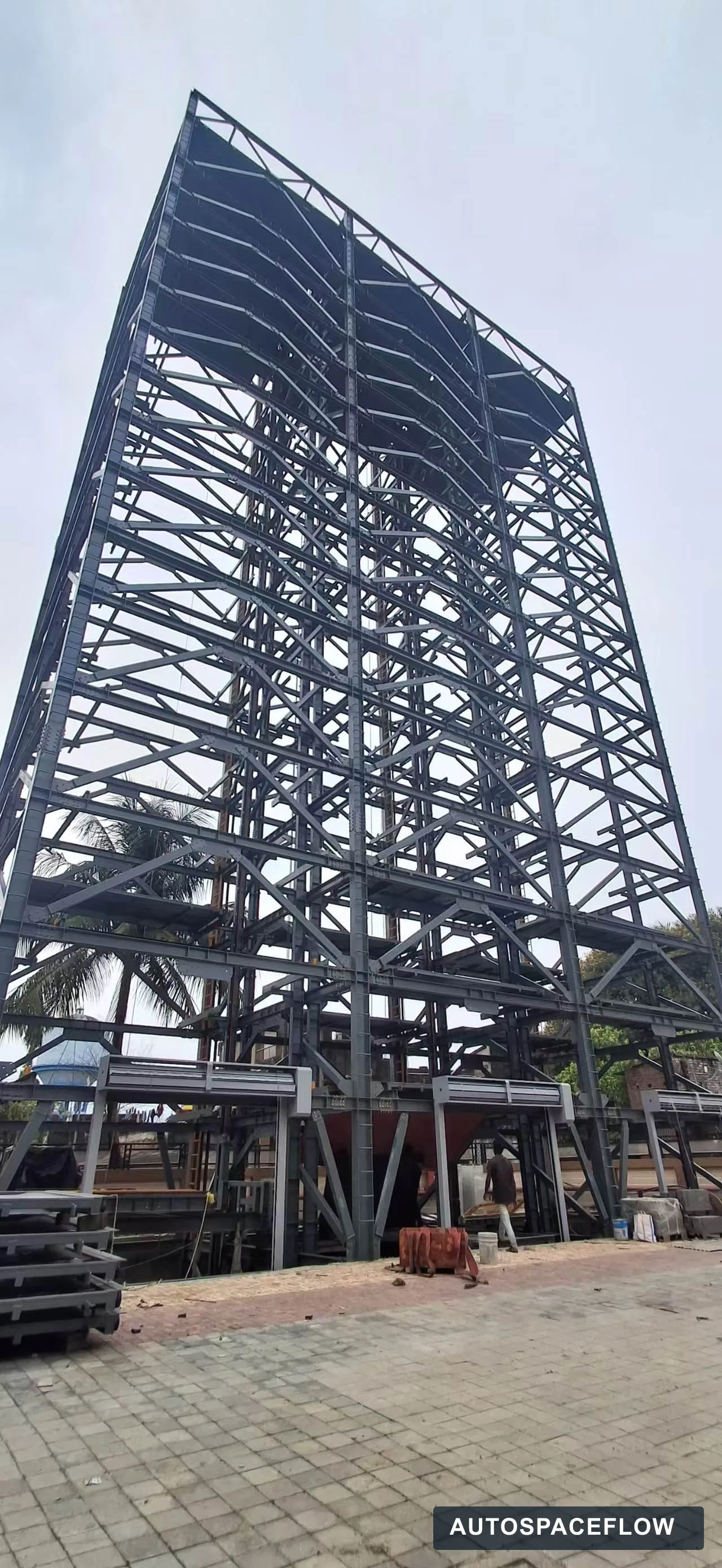Pallet Tower System · 220 Car Spaces